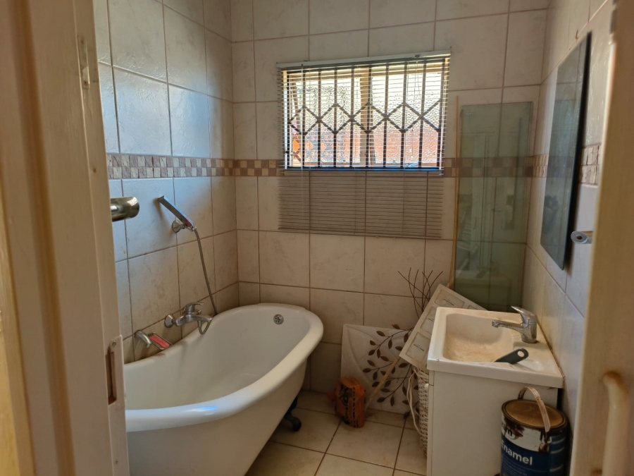 To Let 3 Bedroom Property for Rent in Jouberton North West